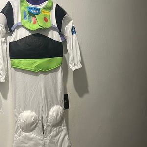 One piece buzz light year costume with all the original pieces size 5-6